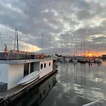 Hausboot Captains Boat 아파트