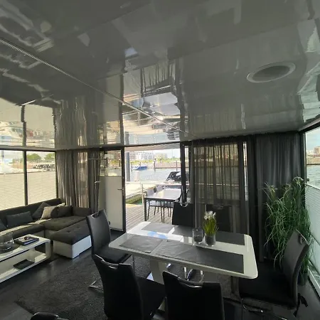 Hausboot Captains Boat Apartman