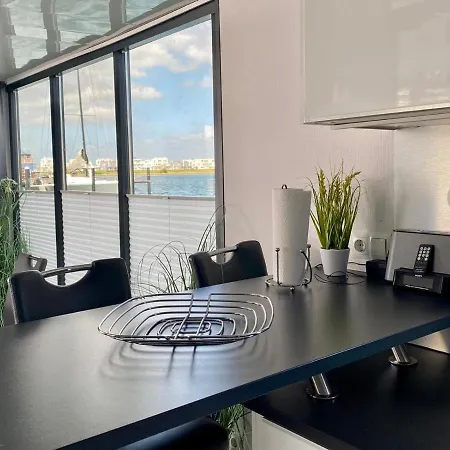 Hausboot Captains Boat Apartman *